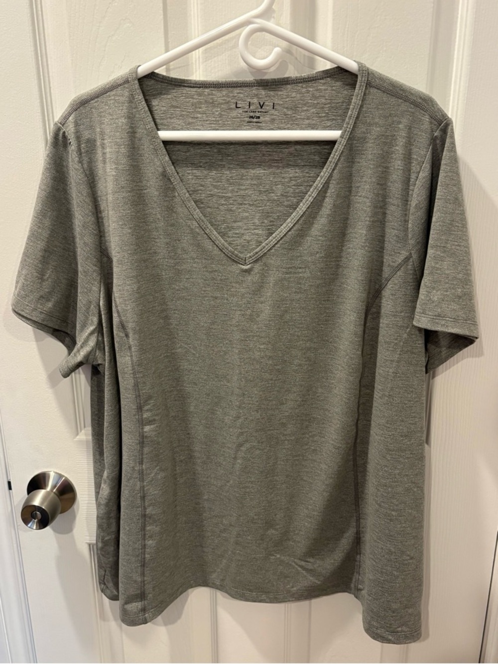 Lane Bryant LIVI Heather Gray V-Neck Top Super Soft & Stretchy! 26/28